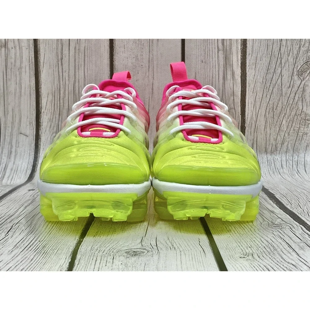 Size 5 - Nike Women's Air VaporMax Plus Pink Volt Gradient DC2045‎ 900